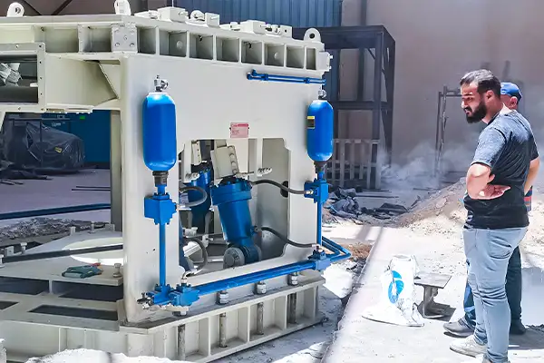 Directly hit the installation site of Egyptian customers -CLUM ultrafine vertical mill