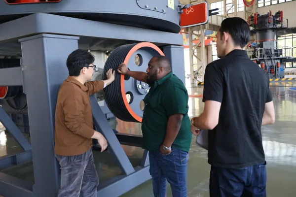Turkish customers visit to inspect vertical grinding mill