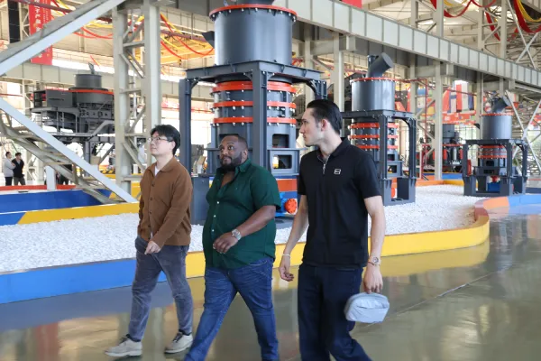 Turkish customers visit to inspect vertical grinding mill