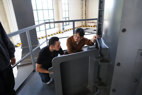 Turkish customers visit to inspect vertical grinding mill